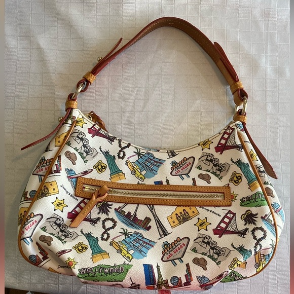 Dooney Bourke Americana landscapes purse gateway arch, Las Vegas landmarks - Picture 3 of 16